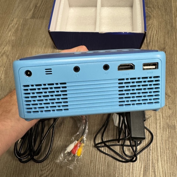 LED Projector XOPPOX Led Projector - Picture 5 of 7